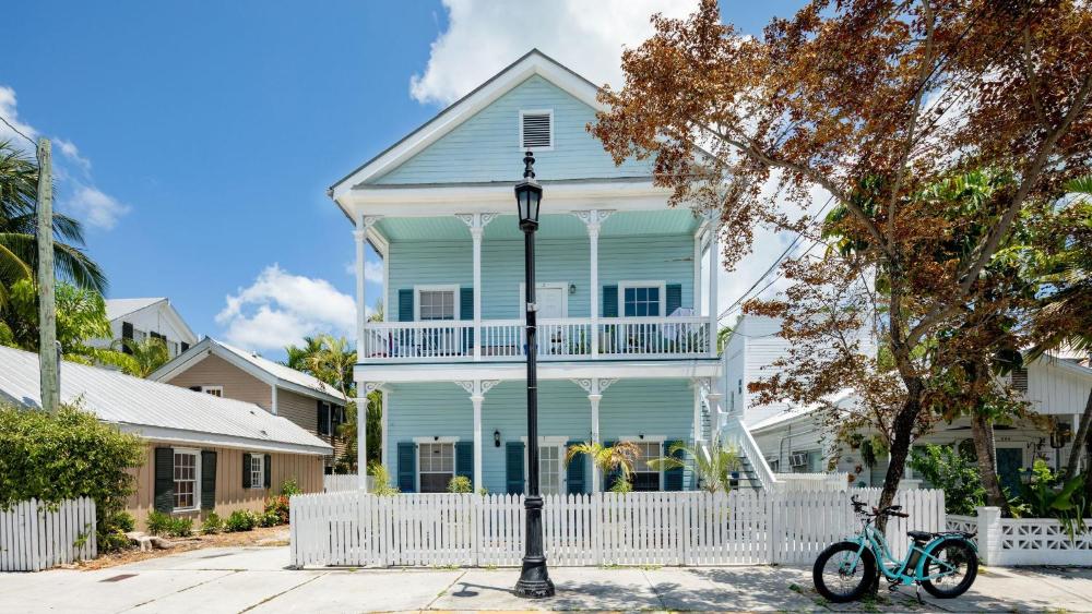 Prime Old Town Location w Pool Walk to Duval Steet Blue Heron by AvantStay